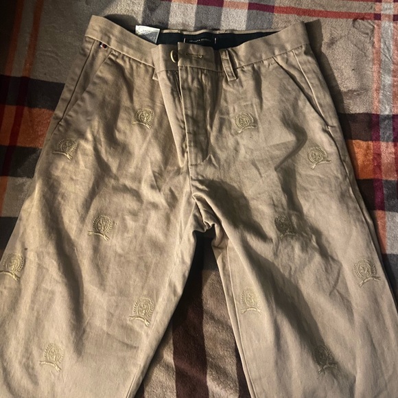 Tommy Hilfiger chelsea iconembroidered pants in stone 30/32.